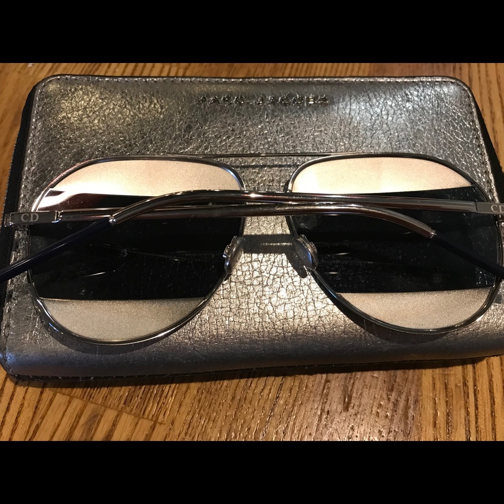 Dior Men's Aviator Sunglasses in Gold and Black - Picture 8 of 8